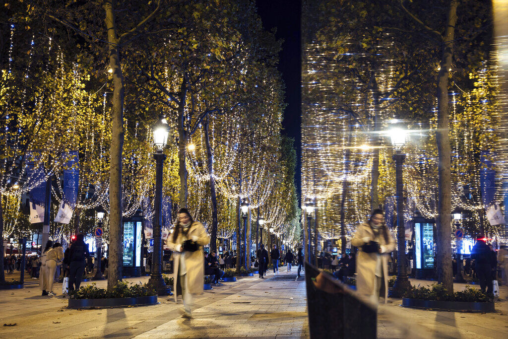 France Champs-Elysees Christmas Lighting